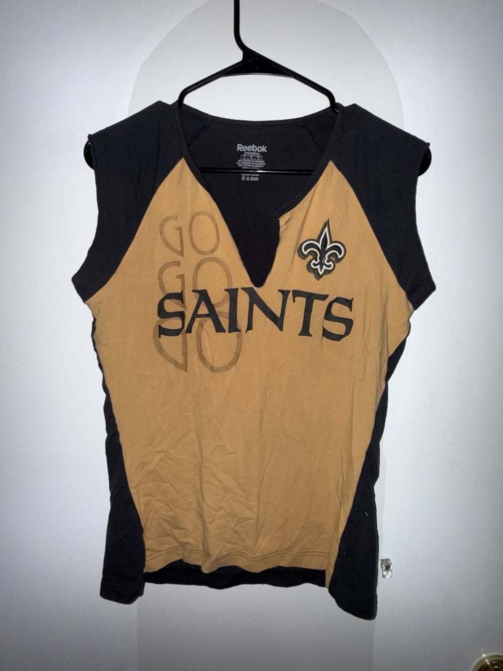 Reebok Women's New Orleans Saints V-Neck Graphic Tank Top